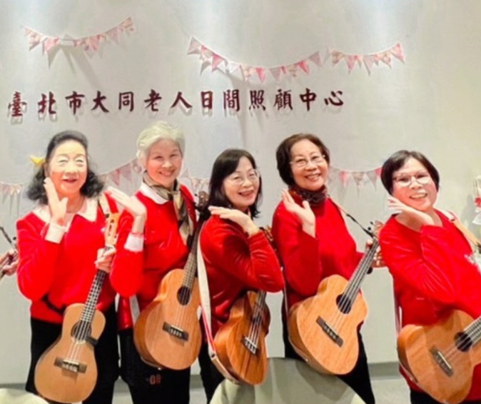 長輩一同歡慶新年～(標題圖檔)