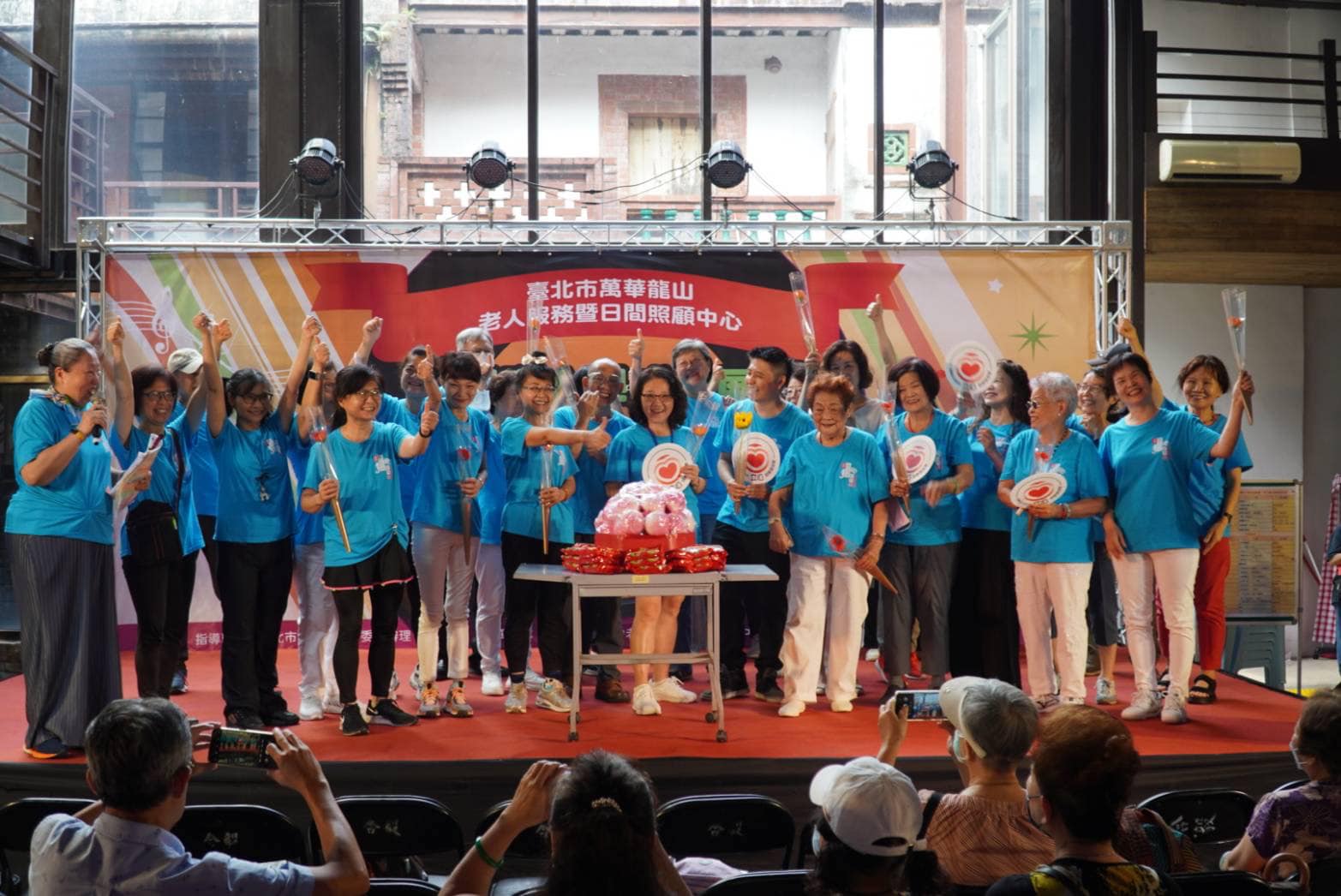 歡慶龍山海馬迴劇團10週年(標題圖檔)